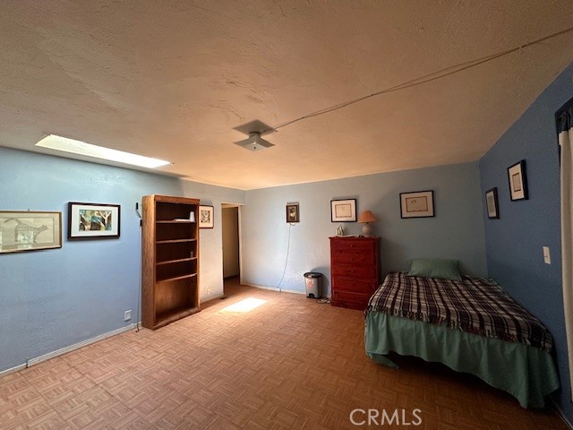 https://media.crmls.org/medias/e89f5ef8-e2d6-4f14-b3d8-7b8166cefee8.jpg?preset=X-Large