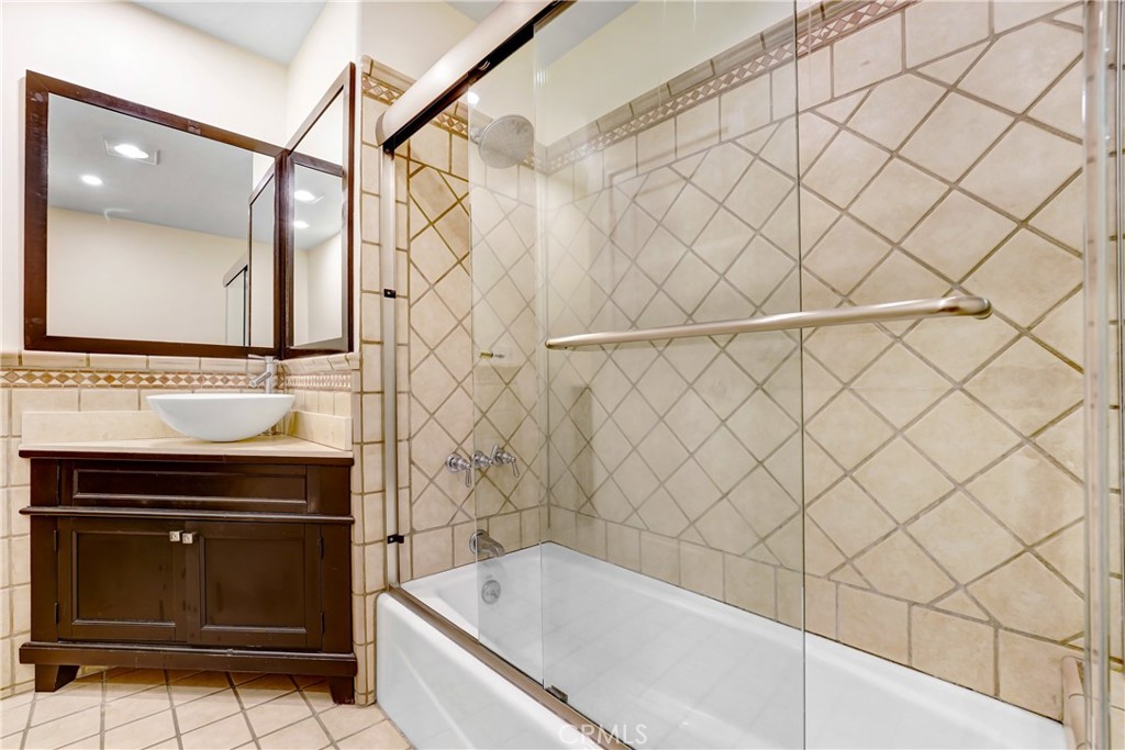 MLS #OC25224176 image #6