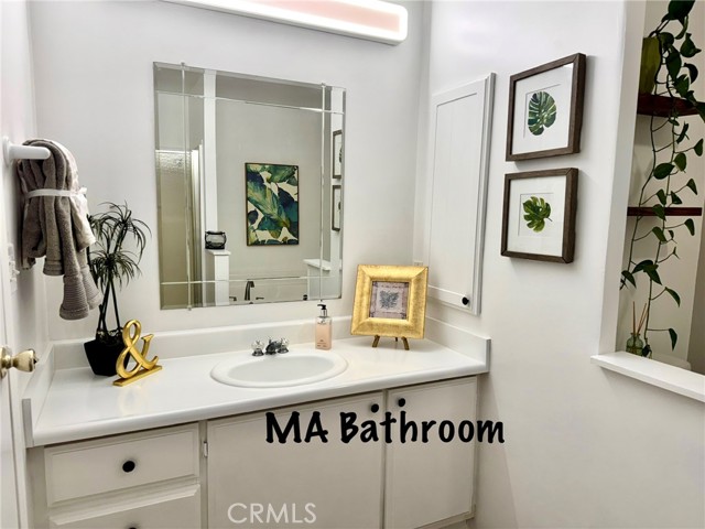 https://media.crmls.org/medias/e8a04fe0-b473-4f6b-a150-79dbe9955710.jpg