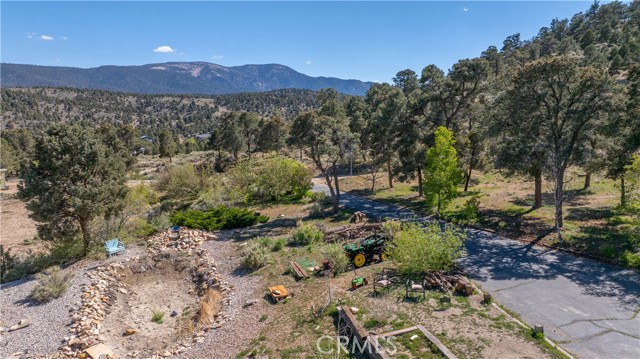 Detail Gallery Image 4 of 43 For 1131 Kickapoo Ct, Big Bear City,  CA 92314 - 3 Beds | 3/1 Baths