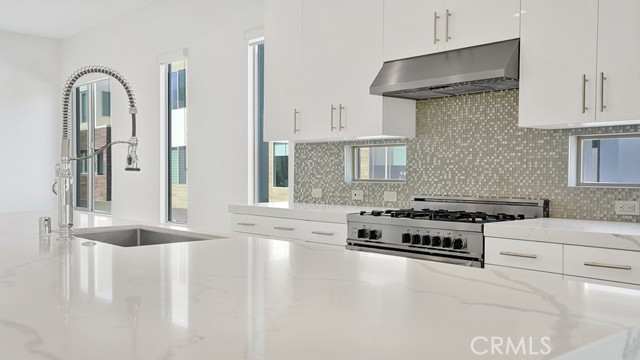 Detail Gallery Image 5 of 45 For 41 Ebb Tide, Newport Beach,  CA 92663 - 4 Beds | 3/1 Baths