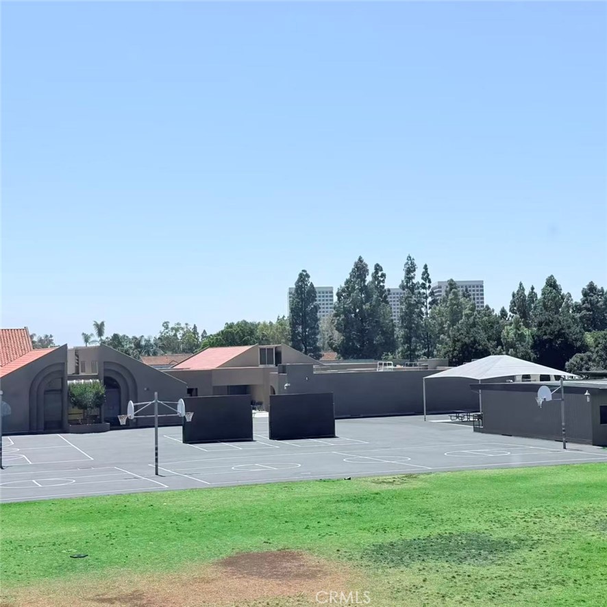 https://media.crmls.org/medias/e8a159c1-f4a6-4732-8985-8bb0b3cdd5f5.jpg?preset=X-Large