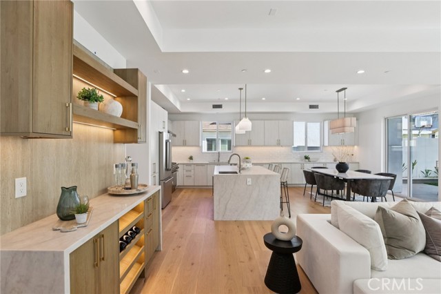 Detail Gallery Image 13 of 52 For 1914 Belmont Ln a,  Redondo Beach,  CA 90278 - 4 Beds | 3/1 Baths