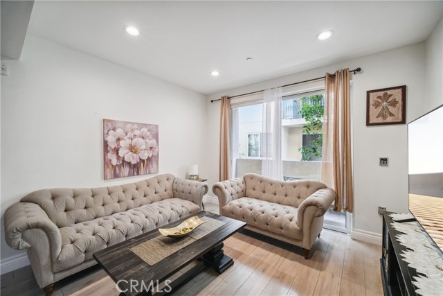 Detail Gallery Image 6 of 30 For 13951 Sherman Way #204,  Van Nuys,  CA 91405 - 2 Beds | 2 Baths