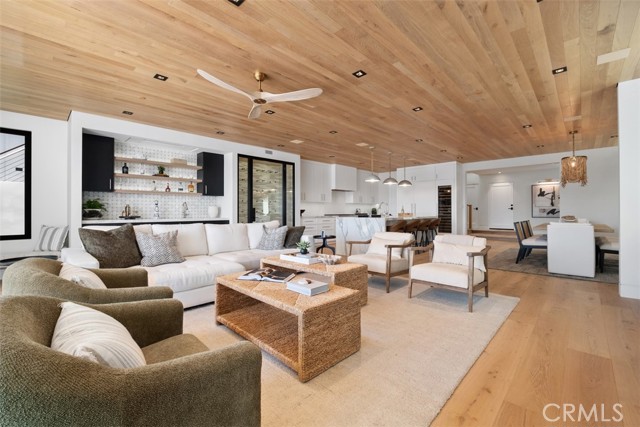 20 Balboa Coves, Newport Beach CA: https://media.crmls.org/medias/e8a26b8c-2f4b-4b01-b956-a8b255d99f04.jpg