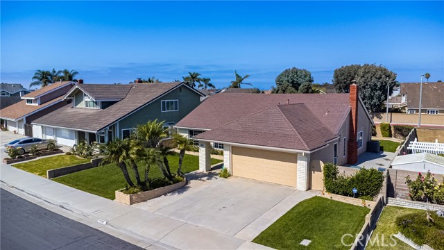 Detail Gallery Image 33 of 44 For 17651 Falkirk Ln, Huntington Beach,  CA 92649 - 4 Beds | 2 Baths