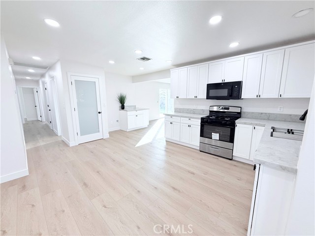 Detail Gallery Image 5 of 21 For 2837 7th, Rialto,  CA 92376 - 4 Beds | 2 Baths