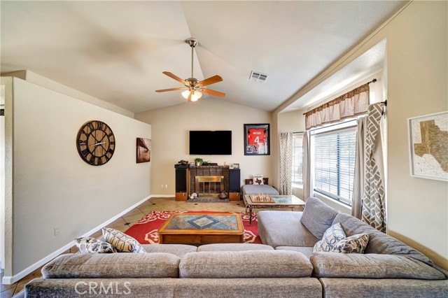 Detail Gallery Image 7 of 39 For 3531 San Jacinto Ave, Rosamond,  CA 93560 - 3 Beds | 2 Baths