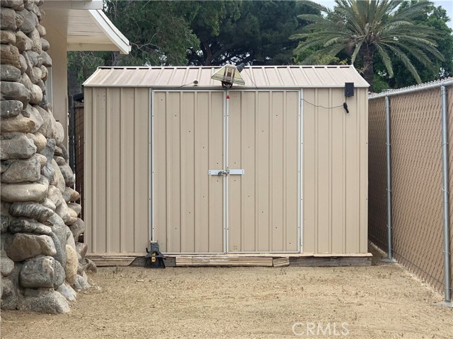 11260 Sheldon Street, Sun Valley CA: https://media.crmls.org/medias/e8a7d947-93c7-413d-a00d-4c945a476b7e.jpg