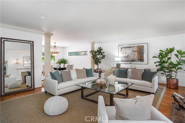 11818 Laurel Hills Road, Studio City CA: https://media.crmls.org/medias/e8a8e5a5-fa9a-4e08-8c8b-2054addda39f.jpg