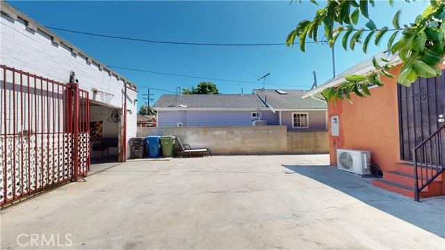 5854 Woodlawn Avenue, Los Angeles CA: https://media.crmls.org/medias/e8a92073-59aa-4405-a60d-da0c9c42f40a.jpg