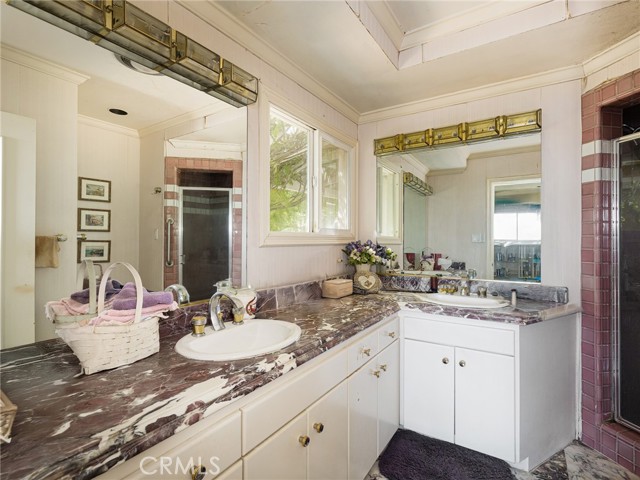 5046 Range Horse Lane, Rolling Hills Estates CA: https://media.crmls.org/medias/e8a9226c-e678-4268-b9b1-8c520e2fc136.jpg