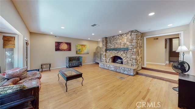 Detail Gallery Image 8 of 71 For 1248 Rocky Rd, Simi Valley,  CA 93063 - 5 Beds | 3 Baths