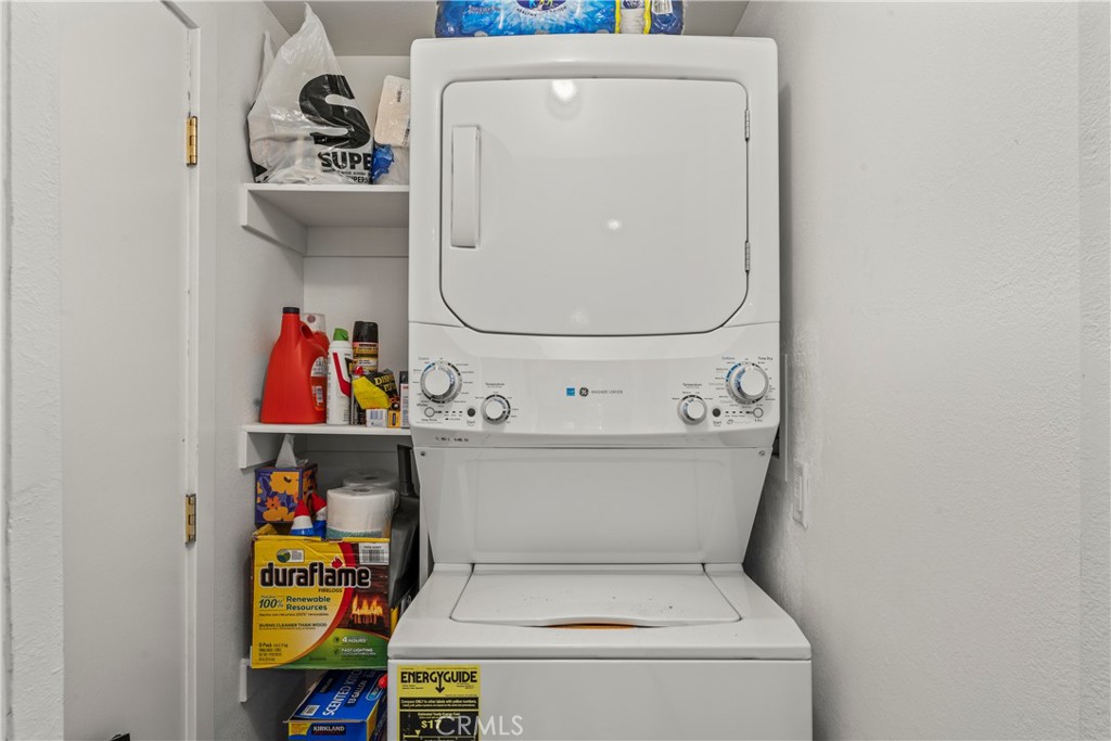 https://media.crmls.org/medias/e8aa312a-4cda-4c8a-be49-c8068b6b1705.jpg?preset=X-Large