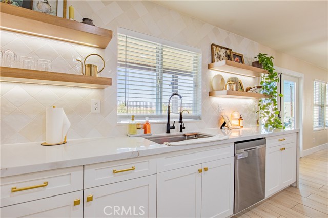 116 Yosemite Avenue, Perris CA: https://media.crmls.org/medias/e8aa51cc-5644-4ddc-9db6-0b2df5890183.jpg