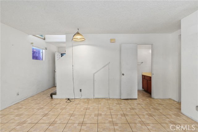 Detail Gallery Image 8 of 36 For 1197 E 9th St #4,  Pomona,  CA 91766 - 3 Beds | 2 Baths