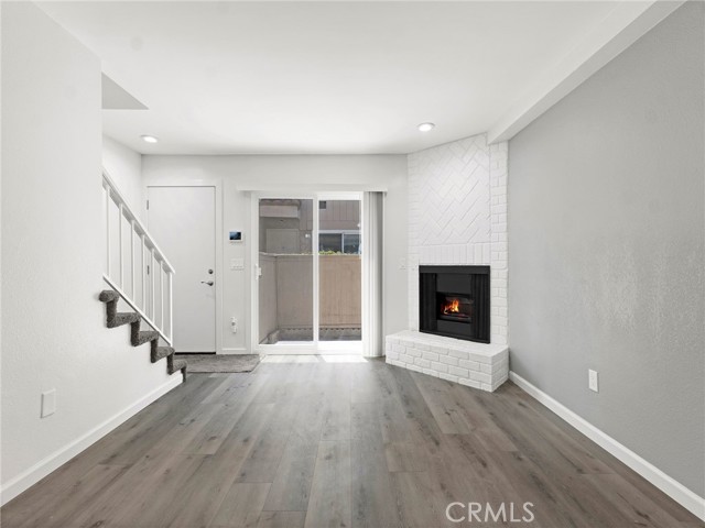 Detail Gallery Image 3 of 29 For 9834 Sepulveda Bld #109,  North Hills,  CA 91343 - 2 Beds | 2 Baths