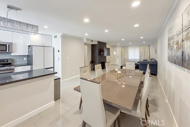 Detail Gallery Image 10 of 23 For 1156 San Rafael #2,  Glendale,  CA 91202 - 2 Beds | 2 Baths