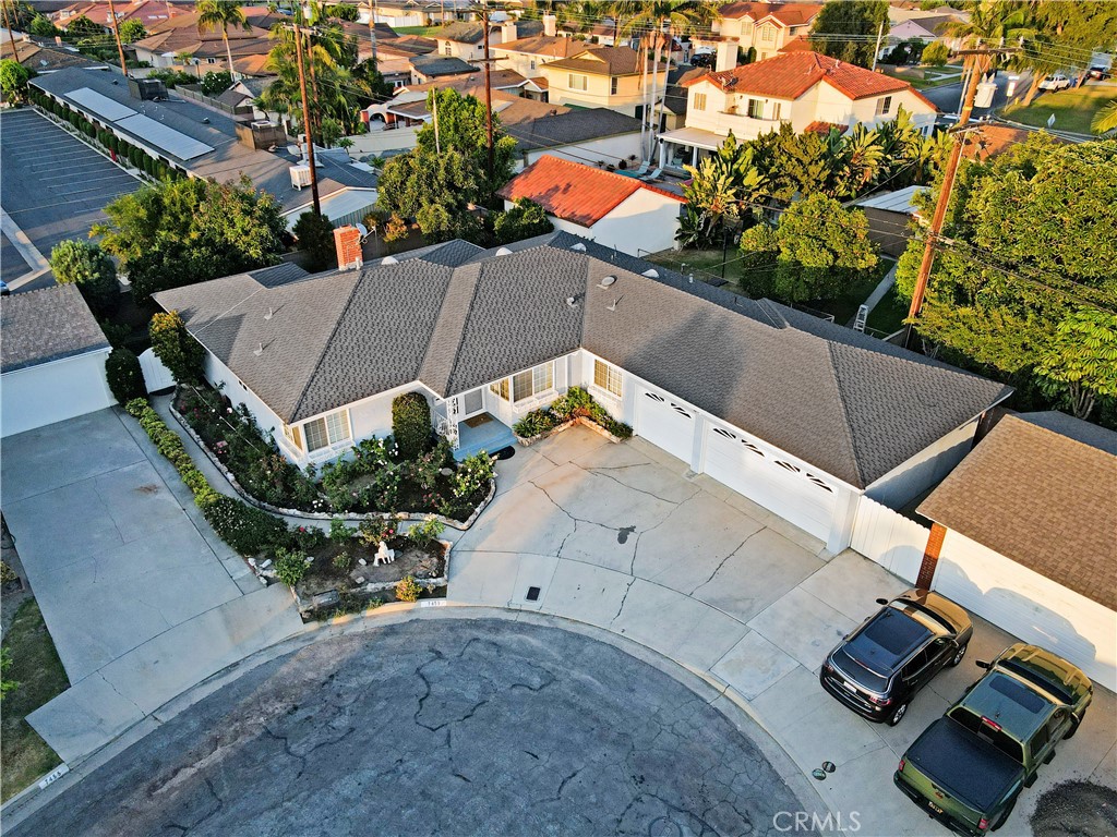 https://media.crmls.org/medias/e8ab8f9a-8784-4f08-90be-ea50db9a5c2c.jpg?preset=X-Large