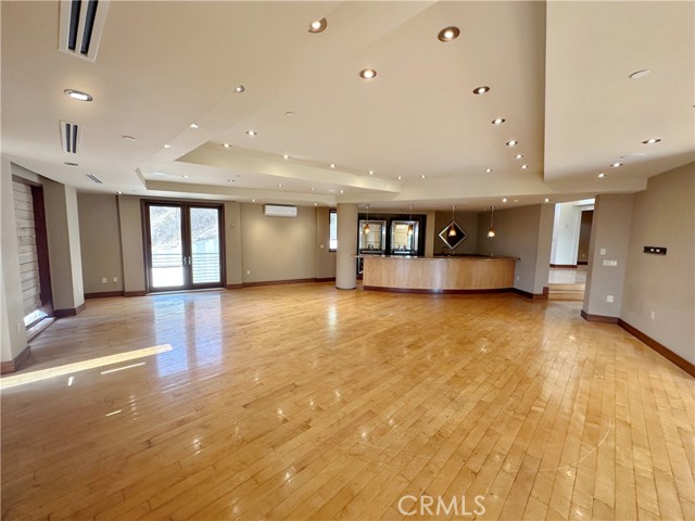 5077 Schumacher Road, Calabasas CA: https://media.crmls.org/medias/e8ad7abc-b5de-47d6-8060-b075eeed0188.jpg