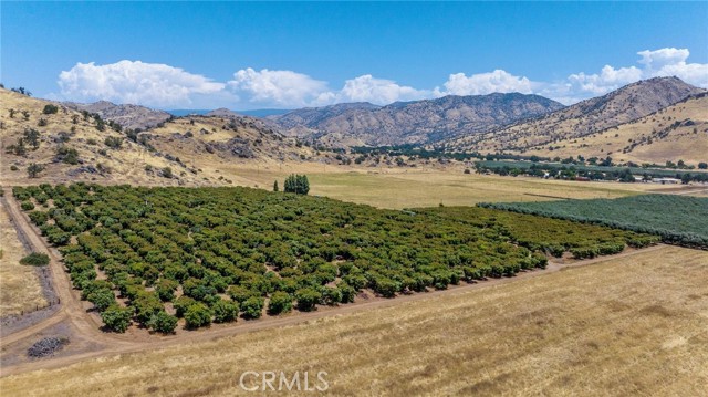 19400 398, Woodlake CA: https://media.crmls.org/medias/e8ae1fea-dbed-426c-9a25-cbc4ee556d33.jpg