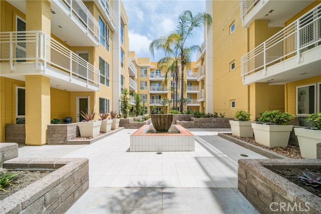 21301 Erwin Street, Woodland Hills CA: https://media.crmls.org/medias/e8aec523-694f-4ded-a3a0-c59ca943b3b9.jpg