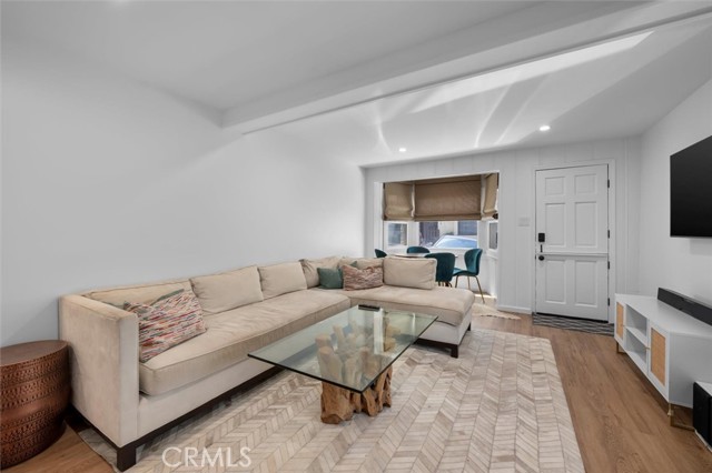 225 42nd Street, Manhattan Beach CA: https://media.crmls.org/medias/e8aeceaf-9571-4db7-9b7f-ae47ec55a236.jpg