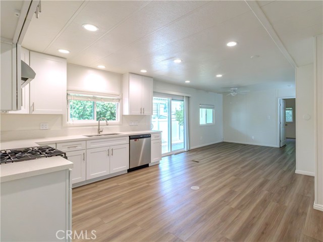 Detail Gallery Image 5 of 25 For 1439 Ridgemont, Corona,  CA 92882 - 2 Beds | 2 Baths