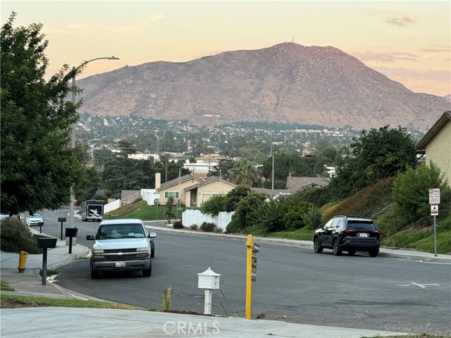 Detail Gallery Image 1 of 1 For 337 Merryfields Ave, Colton,  CA 92324 - 3 Beds | 2 Baths