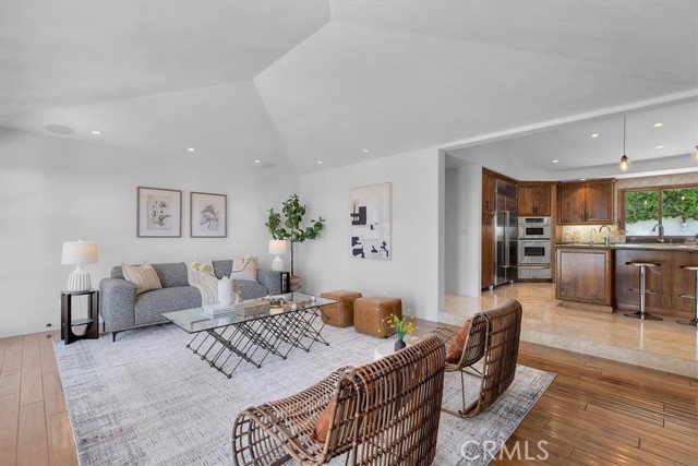 Detail Gallery Image 22 of 52 For 364 via Almar, Palos Verdes Estates,  CA 90274 - 5 Beds | 3/1 Baths