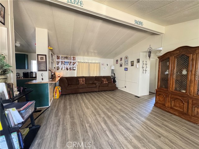 2494 W Main Street, Barstow CA: https://media.crmls.org/medias/e8b03276-3f03-4517-a508-fceab211d187.jpg