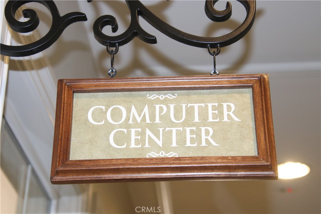 https://media.crmls.org/medias/e8b04faf-c80e-4129-8f02-67799c830bb9.jpg?preset=X-Large