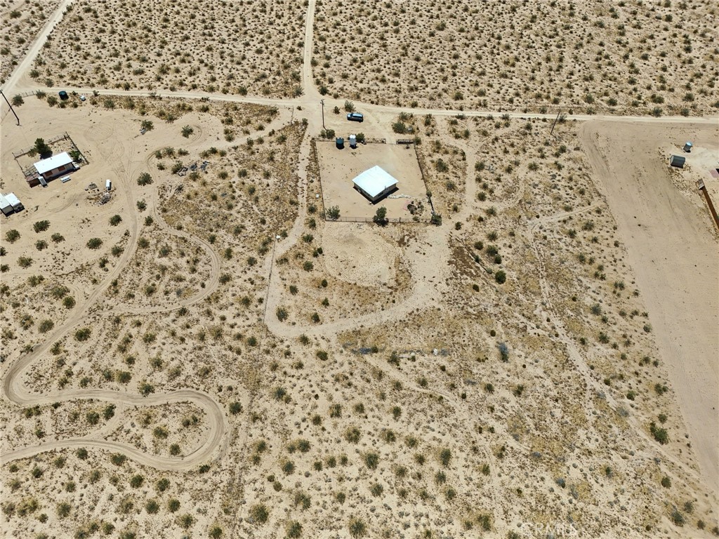 https://media.crmls.org/medias/e8b07acd-eab4-4150-b348-cd308ea89ca4.jpg?preset=X-Large