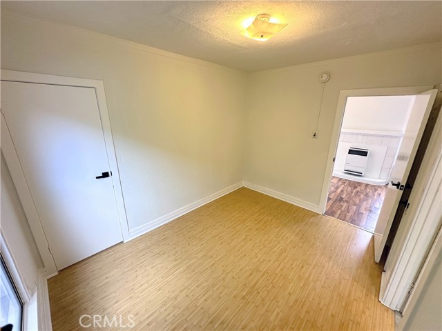 901 N El Centro Avenue, Hollywood CA: https://media.crmls.org/medias/e8b08d9c-ce92-4c86-963d-3c3c97113882.jpg