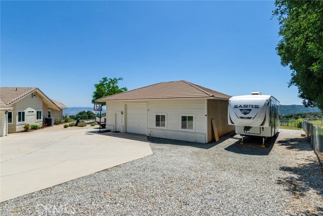 13288 Oak Crest Drive, Yucaipa CA: https://media.crmls.org/medias/e8b17d0f-7982-4d3f-abc7-cdbad9a7323e.jpg