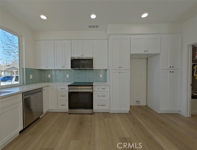 Detail Gallery Image 18 of 55 For 6118 Amos, Lakewood,  CA 90712 - 9 Beds | 7 Baths