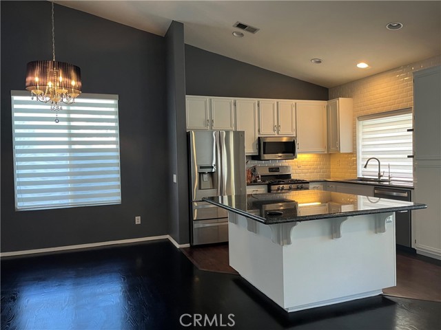 511 Shasta Drive, Corona CA: https://media.crmls.org/medias/e8b34c19-7275-4921-a2d3-686cdcdee323.jpg
