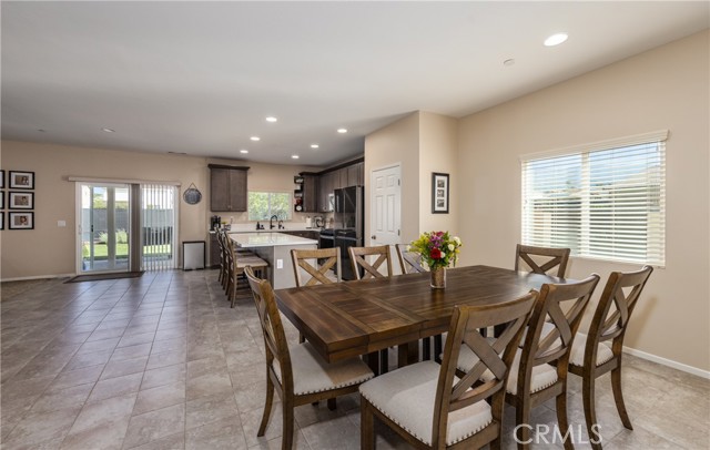 216 Colonial Drive, Calimesa CA: https://media.crmls.org/medias/e8b3a989-e46b-4c9c-9229-333fa962b6c8.jpg