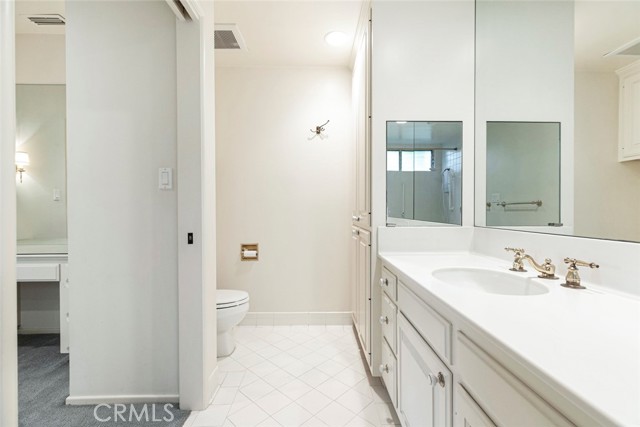 1558 Hillcrest Avenue, Glendale CA: https://media.crmls.org/medias/e8b3c5a1-0d82-431d-9bd9-e3d51dcb32af.jpg
