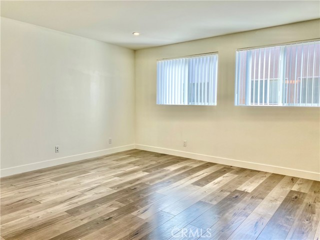 Detail Gallery Image 22 of 39 For 7327 Kester Ave #6,  Van Nuys,  CA 91405 - 4 Beds | 3/1 Baths