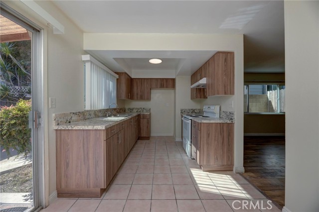Detail Gallery Image 2 of 30 For 25834 Viana Ave #5,  Lomita,  CA 90717 - 2 Beds | 1/1 Baths