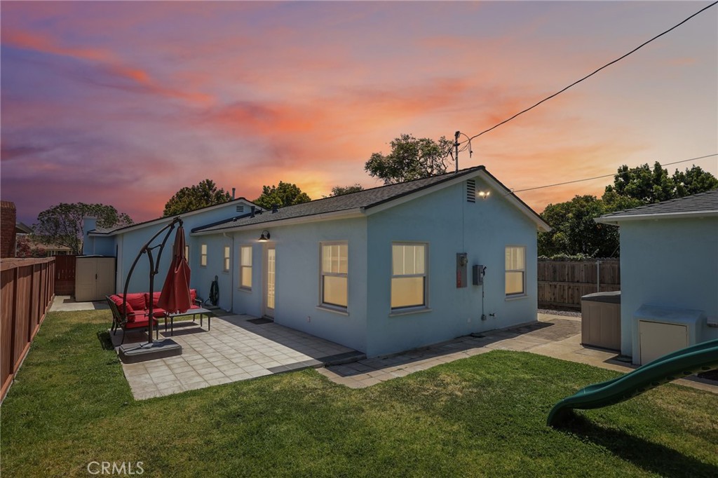 https://media.crmls.org/medias/e8b4b5ed-670e-4fcf-9ceb-7598bcff351b.jpg?preset=X-Large