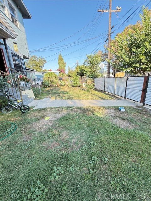 Detail Gallery Image 5 of 11 For 1963 E 111th St, Los Angeles,  CA 90059 - – Beds | – Baths