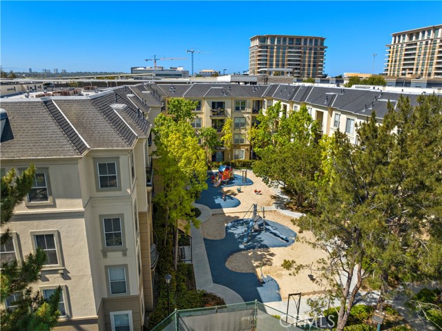 3247 Watermarke Place, Irvine CA: https://media.crmls.org/medias/e8b56e4a-84e8-4c6f-8ab4-7aa59c7ddf9e.jpg