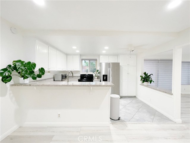 Detail Gallery Image 3 of 12 For 2052 S June, Anaheim,  CA 92802 - 3 Beds | 2 Baths