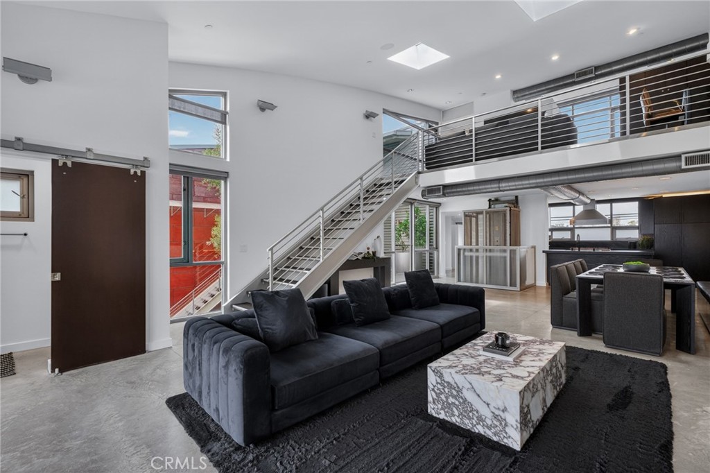 MLS #OC26130304 image #1