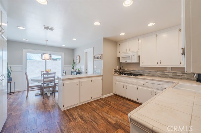 17131 Pinehurst Lane, Huntington Beach CA: https://media.crmls.org/medias/e8b7c492-0ca9-4f32-bcc9-0a698662250f.jpg