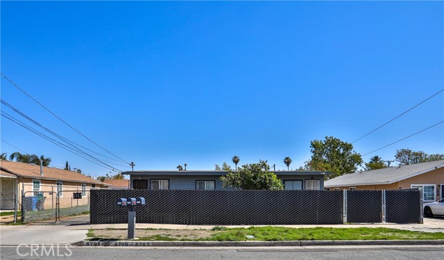 5787 Warren Street, Riverside CA: https://media.crmls.org/medias/e8b814c2-abab-4c22-bc65-f9651ac3b4ab.jpg
