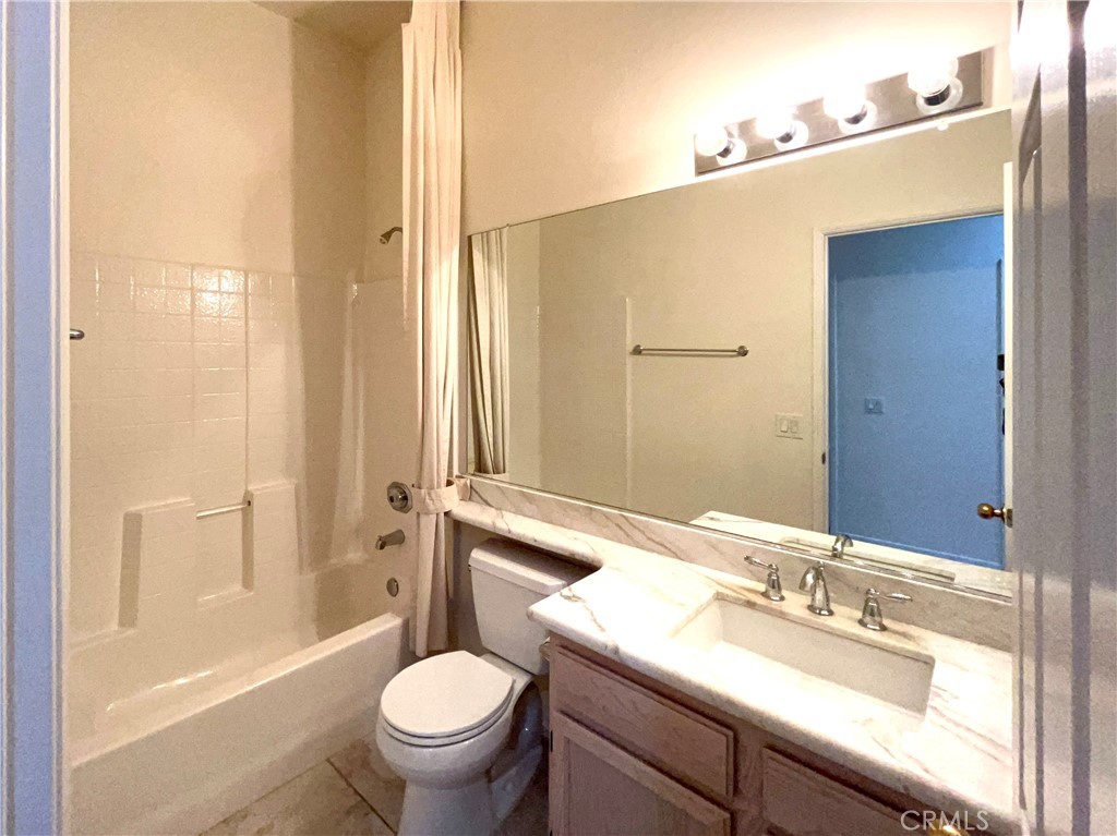 https://media.crmls.org/medias/e8b82cff-b79b-4d5e-b95c-ad37c5c7e8b5.jpg?preset=X-Large