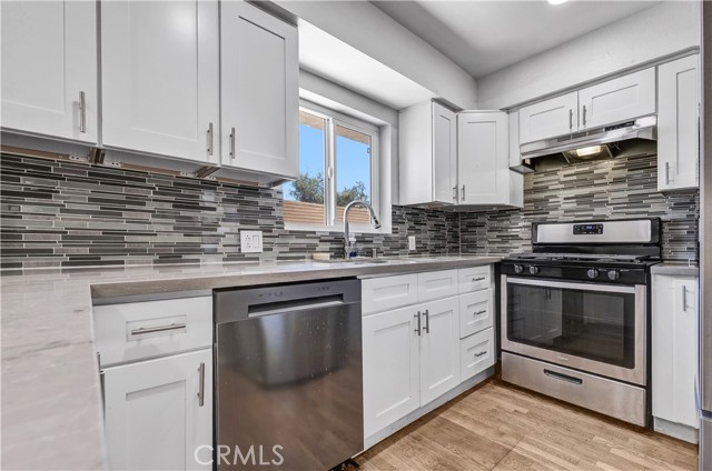 520 N Louise Street, Glendale CA: https://media.crmls.org/medias/e8b8649e-9e7e-4a57-a541-786c092e962f.jpg
